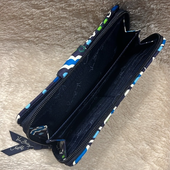 VERA BRADLEY - Picture 5 of 7